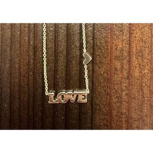 KENDRA SCOTT Women's Love Pendant Necklace in Gold